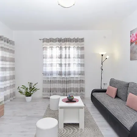 Apartment Fuer 2 Personen Ca 65 Qm In Cervar-porat, Istrien Istrische Riviera